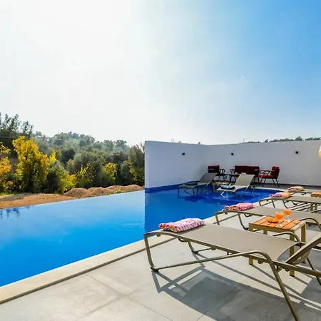 Uzumlu Village 3 Bedroom 5717 别墅 *